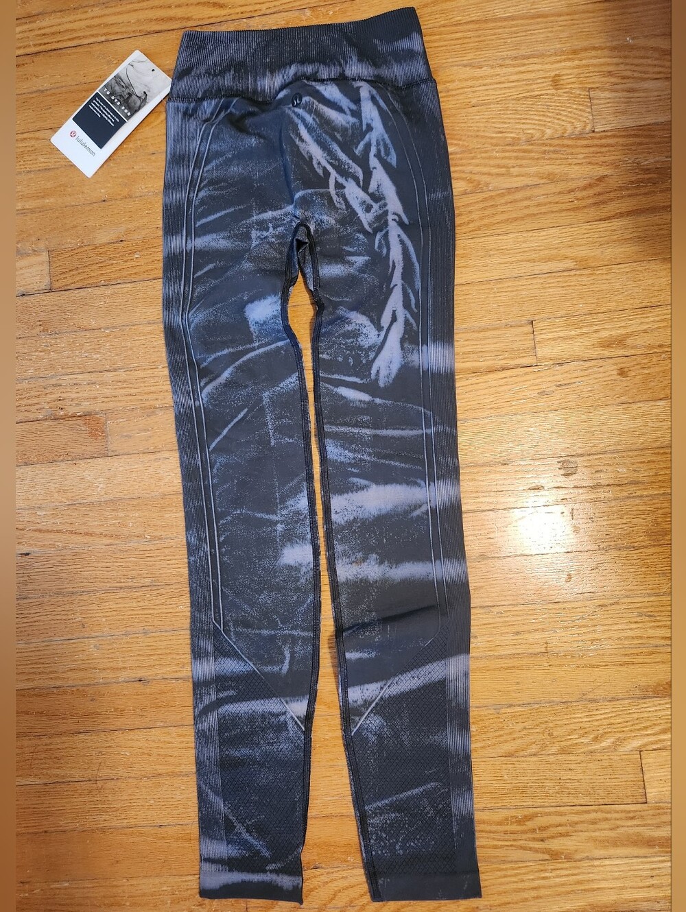 NEW Lululemon Ebb To Street Tight - Size 2